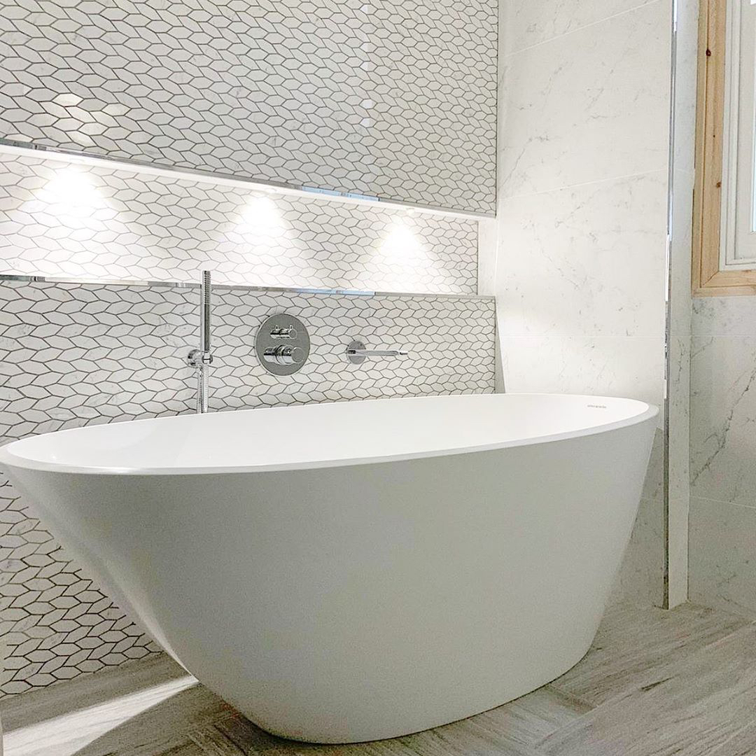 AB_Britain's tweet photo. Looking to embrace yourself in a luxurious and soothing soak? The asymmetrical Lefka bath adds distinction to smaller bathrooms with its eye-catching, contemporary shape. 

Credit 📷 @SB_ConceptsLtd https://t.co/sgm5tkGMz9
