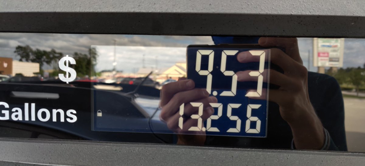 Empty_Message's tweet photo. @UnifiedVale @UCMadScientist @ucomsgeek Filled up yesterday. Fuel rewards discount got the price down to $0.71 USD/gal. https://t.co/pKc5HN2O93