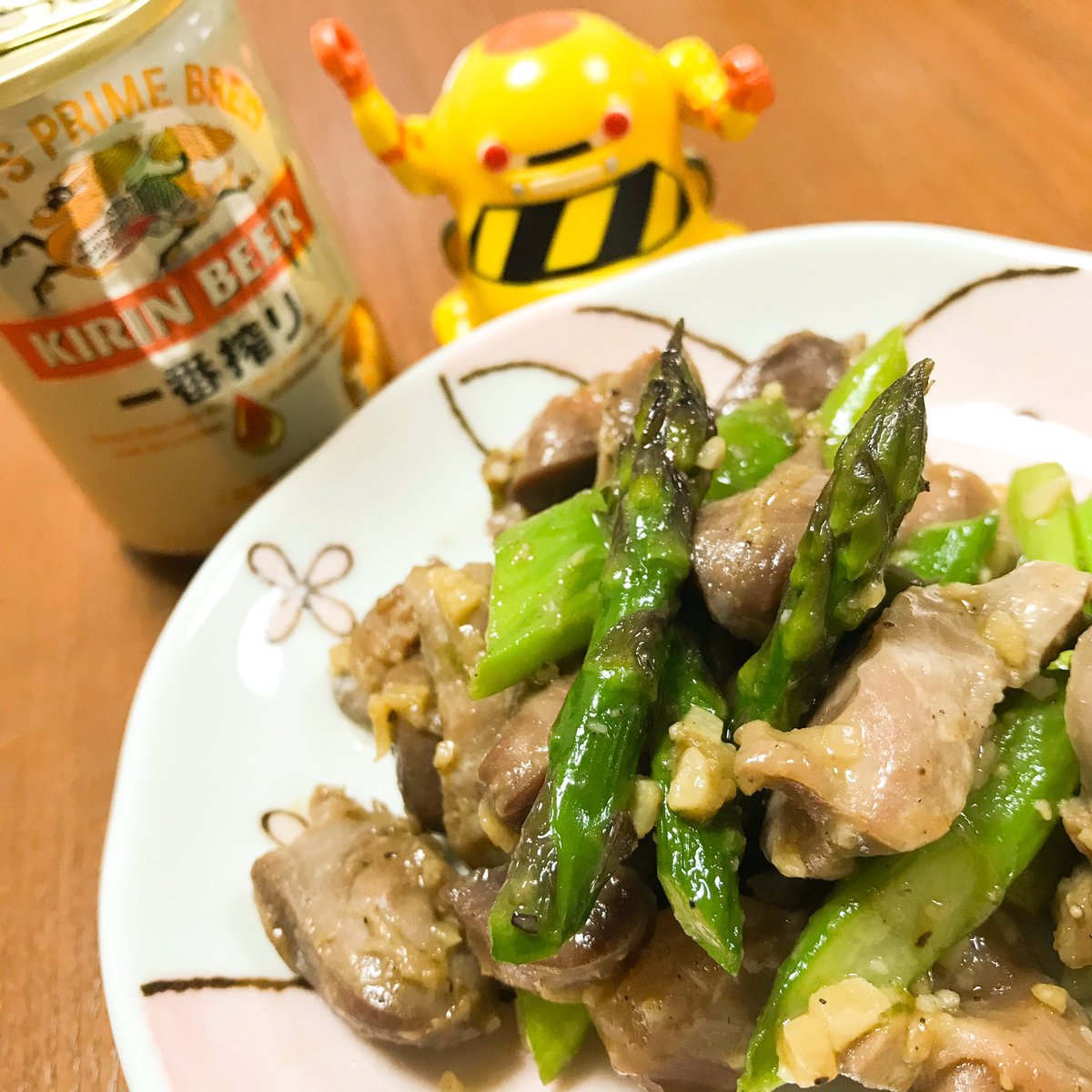 若鶏せせり A Twitter 外出自粛ゥゥゥ なのでェ ニンニク自粛しませんんんん お庭で採れたアスパラガスと 砂ずりを 大量のにんにくとバターで炒めて ビールと優勝していくわよ せせりさんはお酒が飲めません にんにく料理が捗りますなww ウィーゴ Unboxウィーゴ