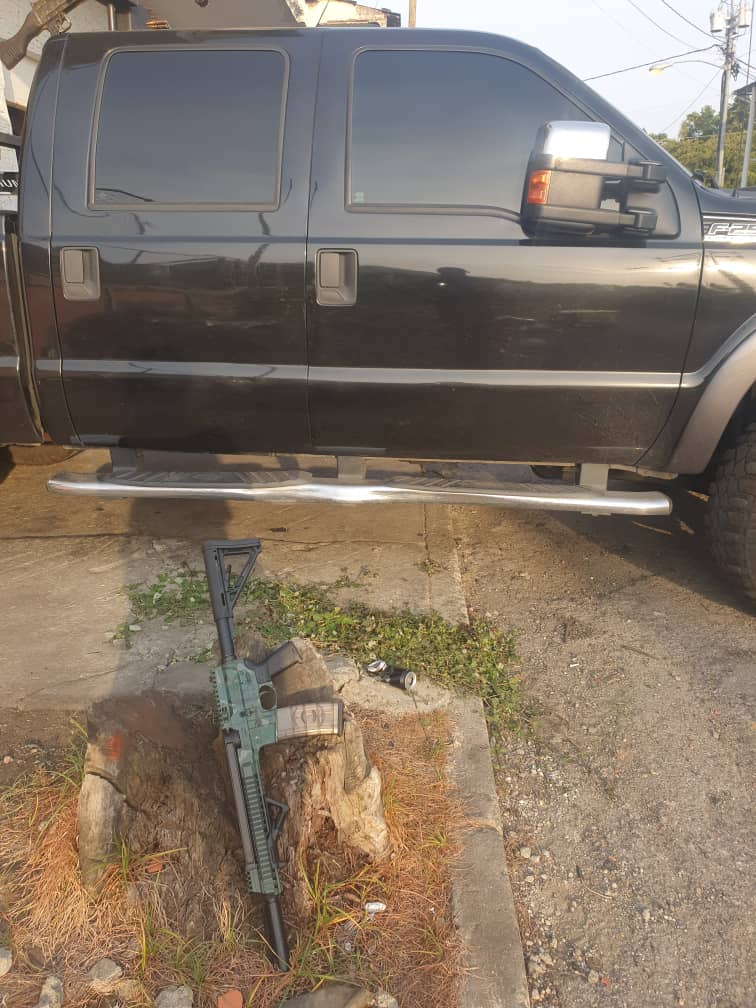 papeloninfoma's tweet photo. En la llamada operación "Negro Primero", de la madrugada de hoy en aguas de Vargas, nos informan: 
• Ocho abatidos entre ellos el Cap Robert Colina, alias Pantera. 
• Dos ciudadanos capturados que participaron en la organización libertaria.

HILO https://t.co/vUgs2YD8Gy