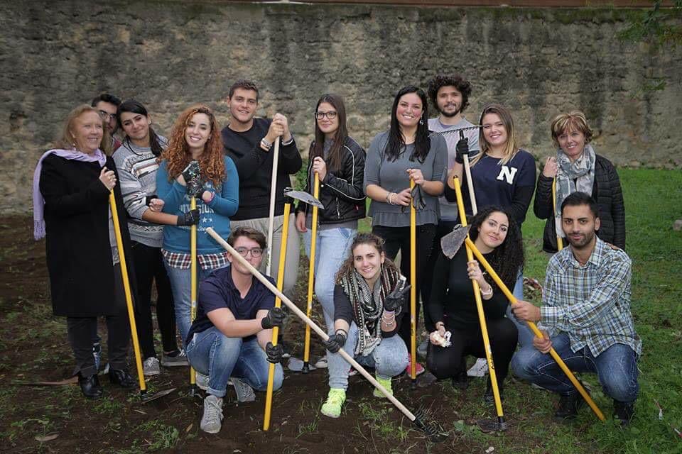 LegambienteAfr's tweet photo. Difficile scegliere un momento, in questi 15 anni di Legambiente, di ambientalismo scientifico, di impegno sociale, di volontariato svolto con tanta passione, nonostante i ladri di futuro #legambiente40 #legambienteafragola #educazioneambientale #citizenscience https://t.co/AhMBKo6eFp