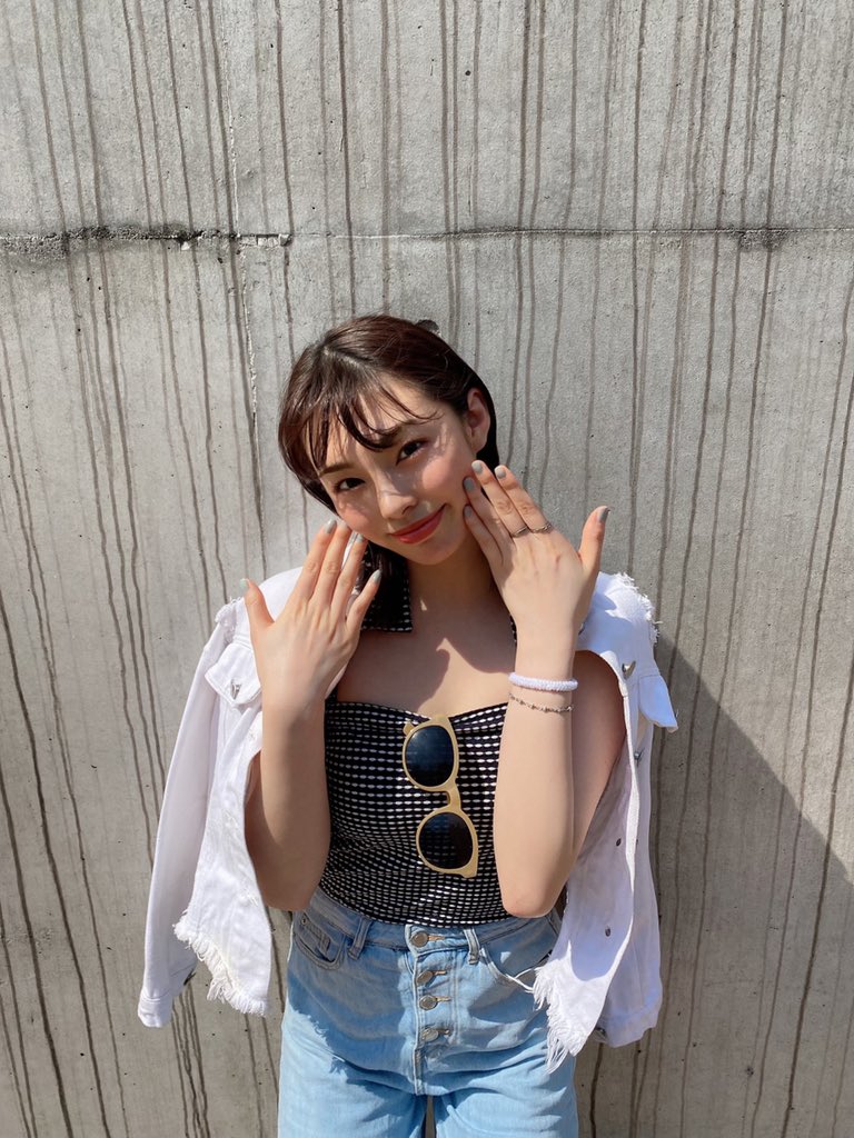 Matsui_Kiko's tweet photo. Instagramは毎日更新してるけど
Twitterは更新出来てませんでした🙏

もうすっかり夏日ですね🥵☀️!!

スーパーに行くだけでも好きな服着て、
撮影が無い今しか出来ないネイルを
毎日変えては気分を上げて
元気にやっております✌︎

きっともう少し！
変わらず頑張りましょ！

#私服
#キコーデ
#kicode https://t.co/XQwSMoHGNQ