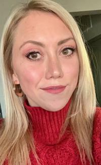 swmckewonOWH's tweet photo. The #coronavirus weighs most heavily on folks in the medical community. @ErinGraceOWH talks to several for their stories: https://t.co/xEkFXPt07r https://t.co/FgTa6b4sGf
