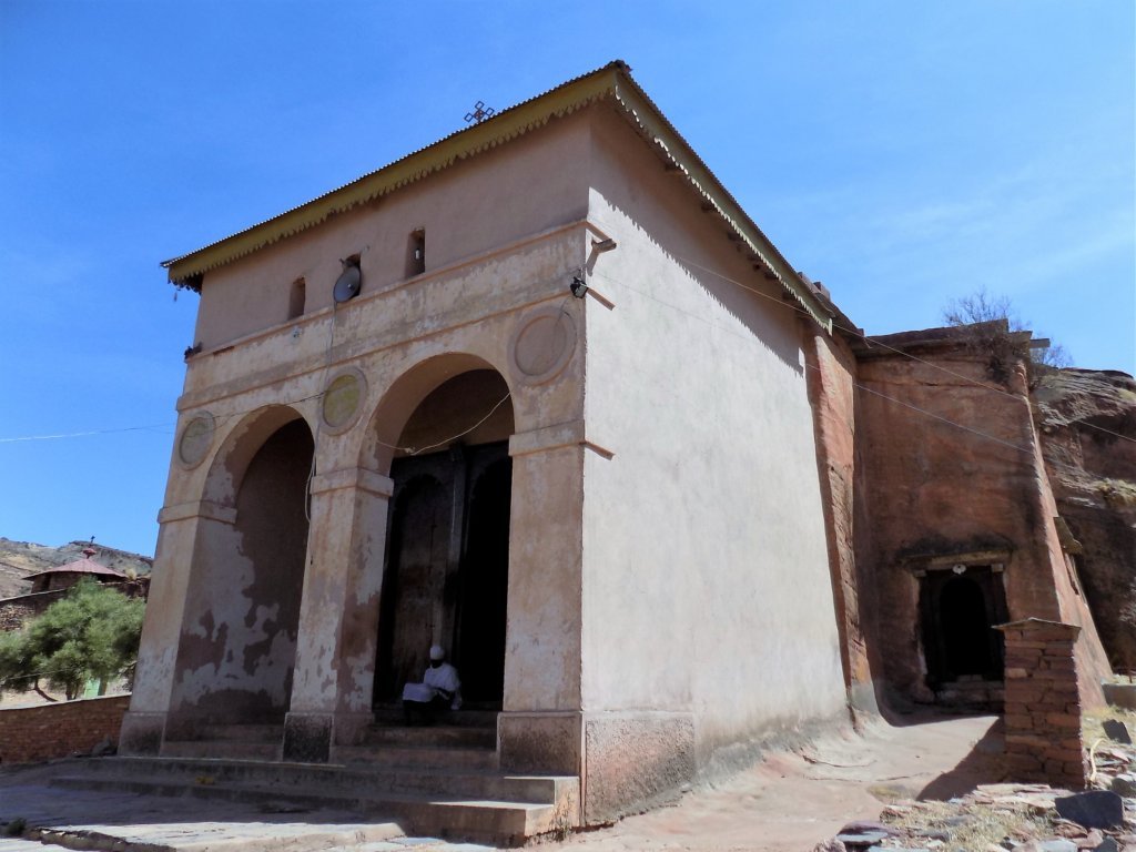 DavidAfrotopia's tweet photo. The church of Abraha &amp; Atsbeha, built around 4th cen, is 1 of ze oldest rock-hewn churches. Built in honor of brothers Emperor Ezana &amp; Emperor Sezana, christian names  Abraha/ አብረሃ &amp; Atsbeha/አፅበሃ resectively, in Tigrai, Ethiopia

#Travel_to_Ethiopia
#Travel_with_Afrotopia https://t.co/gwJscicaGv