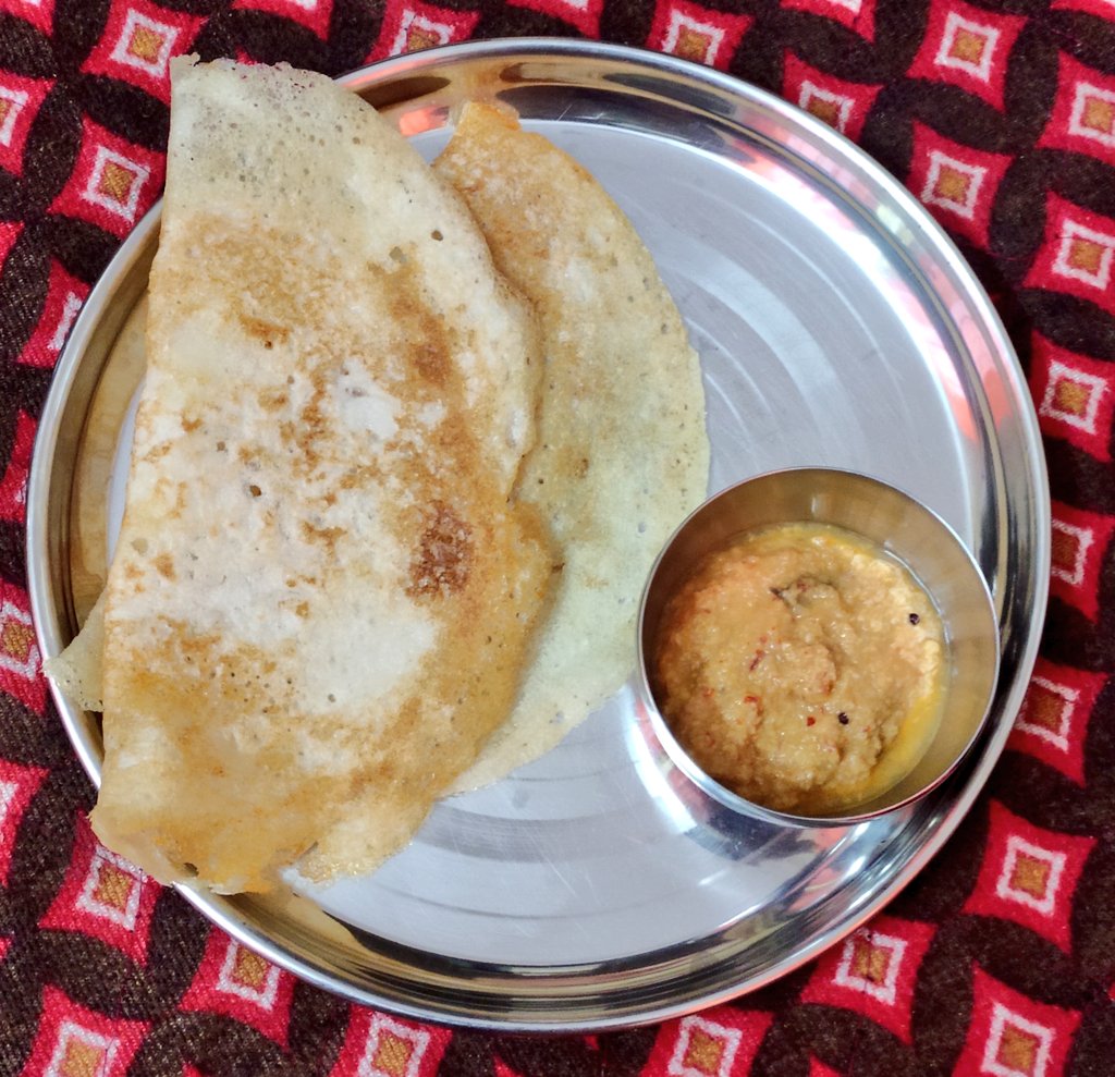 Aaj humne finally dosa attempt kar hi liya... No I didn't make the batter (one step at a time). I'd never thought I'd actually be able to spread the dosa batter properly on a tawa and take it off... I'm so proud of myself that I didn't waste even one sample!!  #jogacooks LUNCH