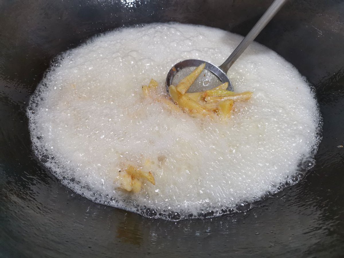 JojoSekri's tweet photo. JoJo Cooking Magic Homemade Potatoe Fries with spices and onion paste
JojoCookingMagic Recipe
#potatofries #frenchfries #spices #onionpaste #lemonjuice #nofoodcoloring #noaddictives #nomsg #healthyfood #halalfood #halal #homemade #malaysia #@jojosekri #@jojocookingmagic https://t.co/hQWipiq1Gr