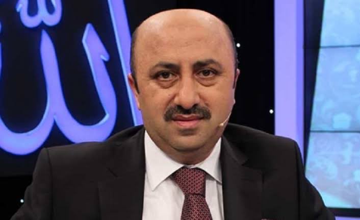 Suleyma72's tweet photo. Corona virüs tedavisi gördüğü bilinen Ömer Döngeloğlu hoca vefat etmiş.

Allah rahmet eylesin
Inna lillahi ve Inna ileyhi raciun... https://t.co/1ZNs9ZvN8u