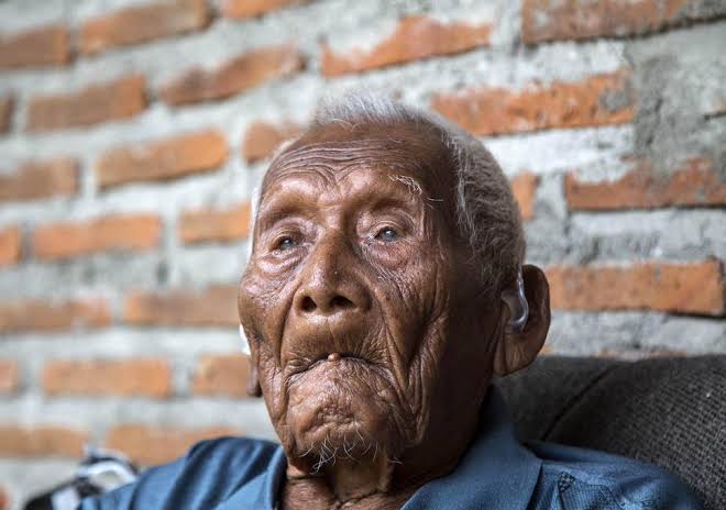 kirya_ug's tweet photo. 100 years old person in Uganda🇺🇬 Vs 100 years old person in Nigeria🇳🇬
😂😂
#UGANIG https://t.co/bsgen3oFhT
