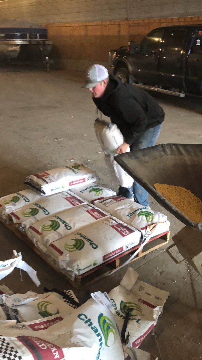 bigDFelt's tweet image. 100 54 pounders on a Sunday morning. Bring on the football season.  #beready @ADMFootball