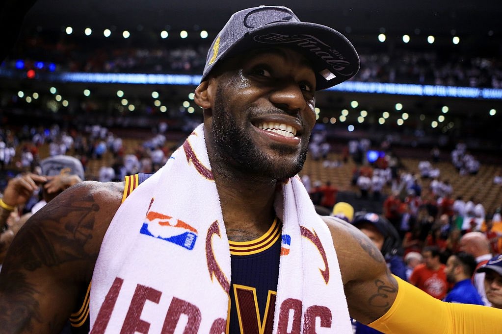TheHoopsAlerts's tweet photo. LeBron James absolutely dominates the Playoffs record books:

▪️Minutes: 10,049 (1)
▫️Duncan is 2nd: 9,370

▪️Points: 6,911 (1)
▫️MJ is 2nd: 5,987

▪️Steals: 419 (1)
▫️Pippen is 2nd: 395

▪️Assists: 1,687 (3)
▫️Stockton is 2nd: 1,839

▪️3PM: 370 (4)
▫️Klay is 3rd: 374 https://t.co/TAmPKBrpmz