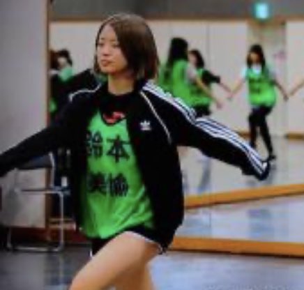 チョクエ もんちゃん すずもん の貴重なギリ谷間 欅坂46 鈴本美愉 おっぱい 谷間 インスタライブ インスタグラム