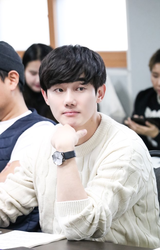 bbom_ii's tweet photo. 선물한 옷��� 다 예쁘게 입어줘서 감사하고.. 본진 너무 잘생겼다...... 앓다 죽을 내 본진.... https://t.co/eYQ5jCt8vh