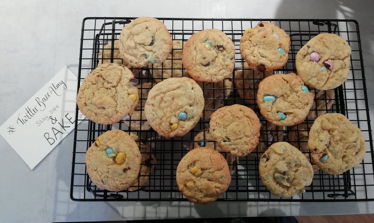 Gemz239's tweet photo. Store cupboard cookies today with some leftover easter chocolate 😋 #TwitterBakeAlong #StaySafeAndBake @thebakingnanna1 @Rob_C_Allen @FABflour https://t.co/riXqCViONY