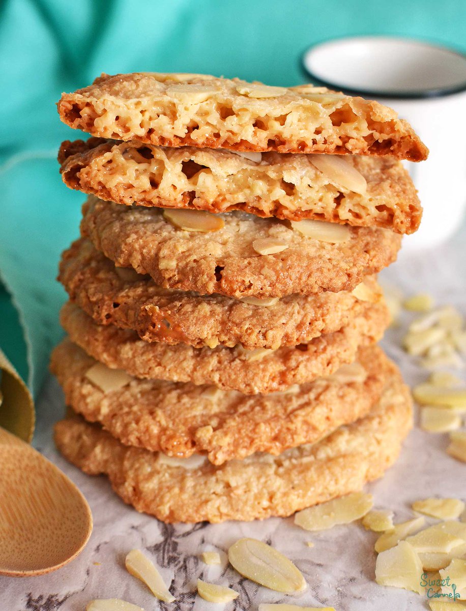 SweetCannela's tweet photo. Made with only 5 ingredients, these vegan almond macaroons are perfect to enjoy with a cup pf coffee or tea. Made with aquafaba, almonds and sugar #Recipe https://t.co/l0EEHTeTQj https://t.co/BrkBP8ra11