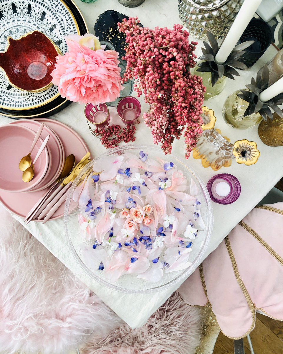alexcrabtreepr's tweet photo. Some of my floral flatlays!
#interiorstyling #interiorpr #kitchenpr https://t.co/vXRMAfrMMC