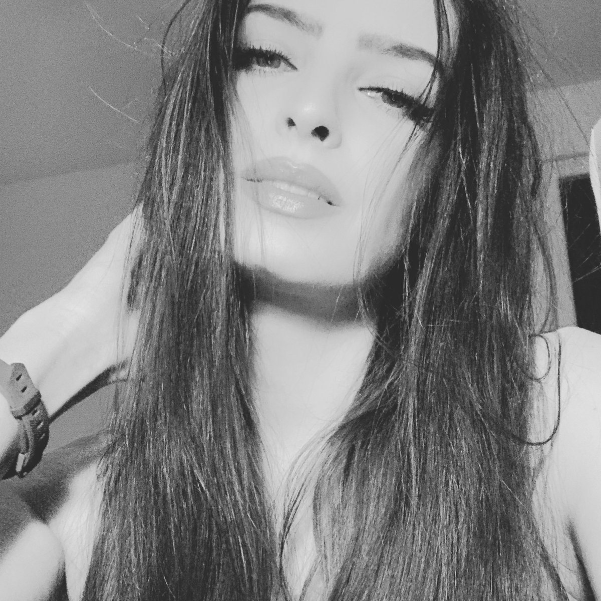 Miss Katalin tweet media