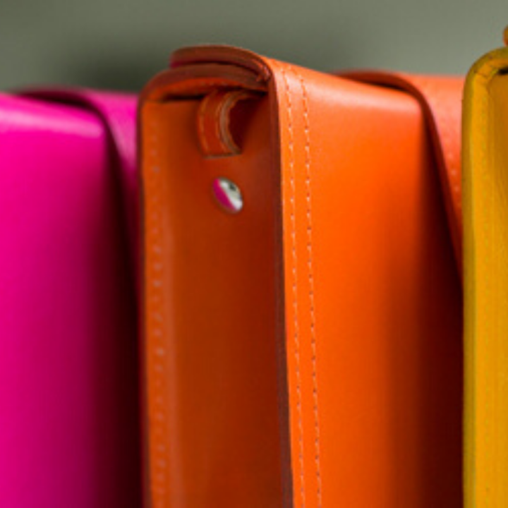 BeALocalHeroUK's tweet photo. Calling all Local Heroes!

The Italian Handbag Company, Watlington, beautiful Italian leather handbags in vibrant colours and superb Italian leather.

Online &amp; delivering during #Lockdown

#BeALocalHero - buy a voucher to support them today!

👉 https://t.co/LAO1B7Sp8U https://t.co/dfHInHRNLZ