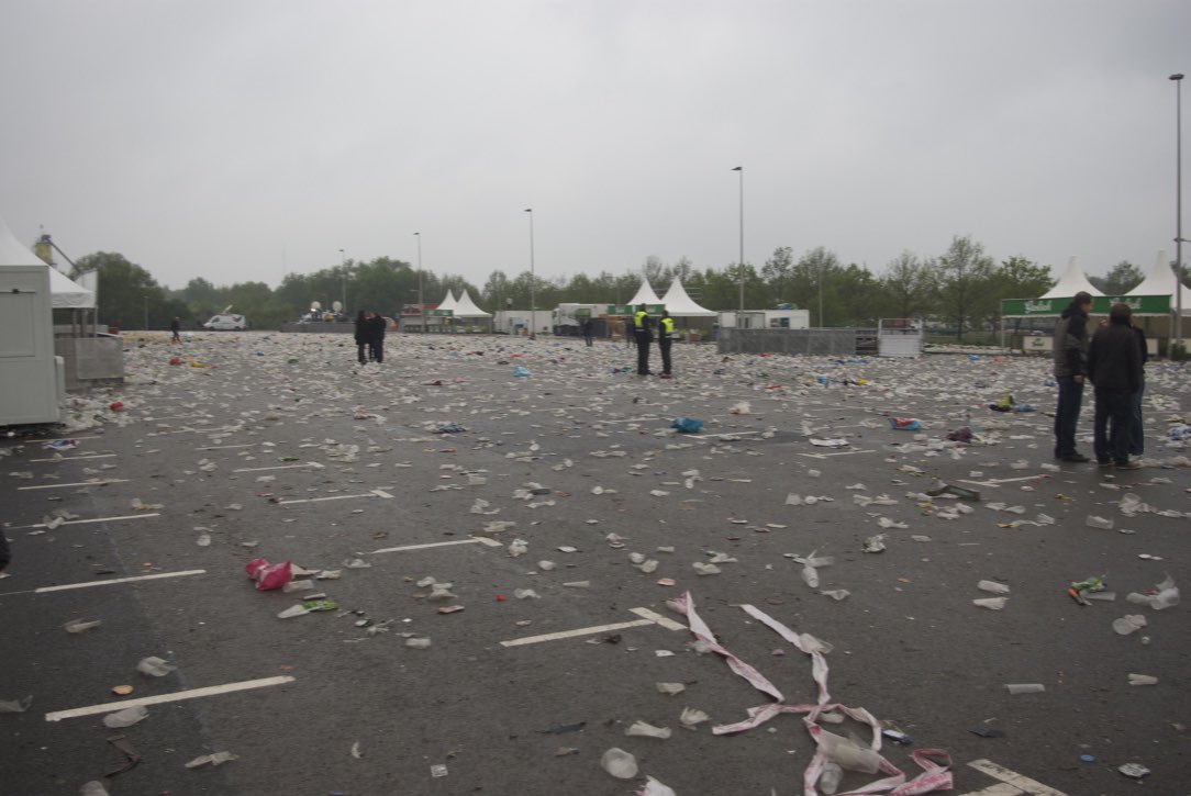 ptbat's tweet photo. Was een mooi feestje #03052010 #10JaarGeleden #fctwente #vanons https://t.co/SVD4OrFRgF
