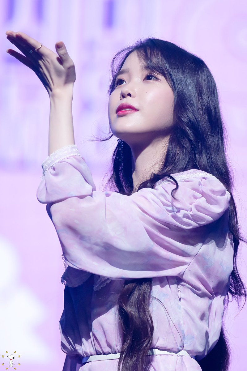 iu_snoopy's tweet photo. 자야하는데 참는중...😪 https://t.co/GEgRqQkgon