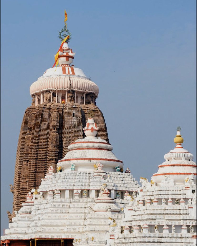 IndiaTales7's tweet photo. #NeelaChakra :Unsolved Mystery of The Jagannath Temple.
It H-11’8”, W-2.2 ton, still a wonder how the ancient architects placed it without any machine on a 214ft high temple. 
The positioning of chakra is still a mystery, we will always find the Sudarshan Chakra always facing us. https://t.co/c4nV9LNEqe