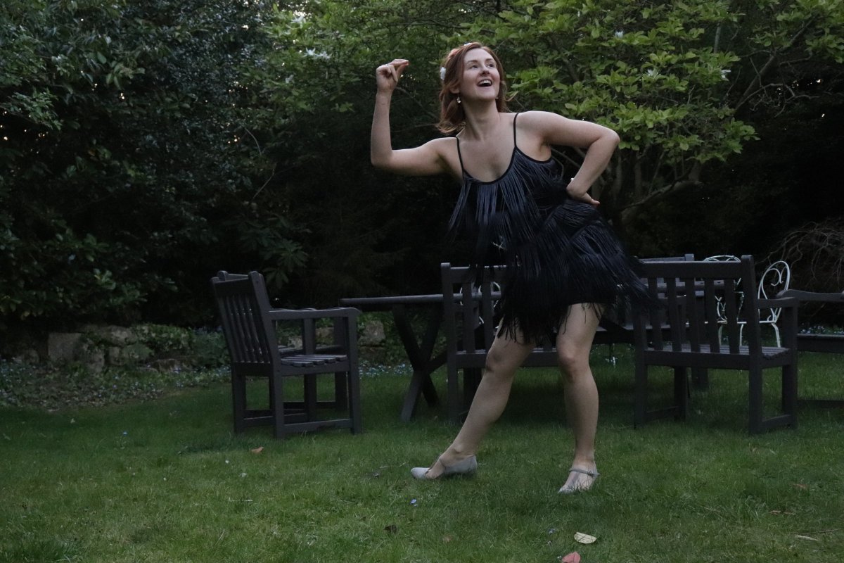 Every Sunday at 7pm I do my social distancing dance down my road in London to entertain the neighbours! 
If you'd like to tune in head to facebook.com/swingdanceonli… 
#dance #swingdancing #solojazz #sharethejoy #swingdanceonline