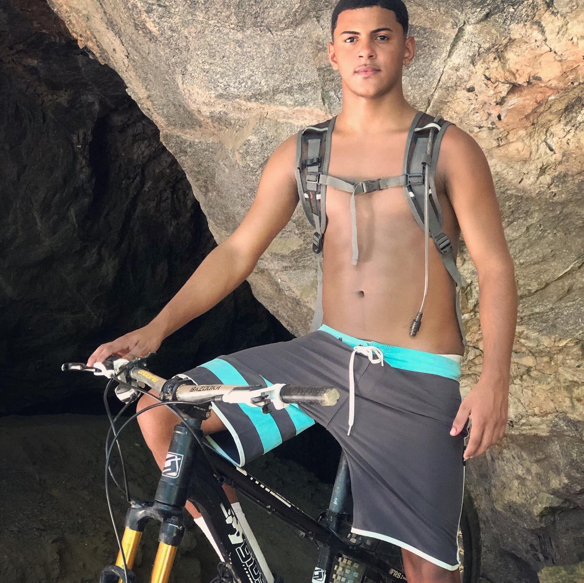 Thallesmec1's tweet photo. Mais um ano de vida, Obrigado Deus !! 🥳🤩🙌🏻 https://t.co/9ZQE8ar89p