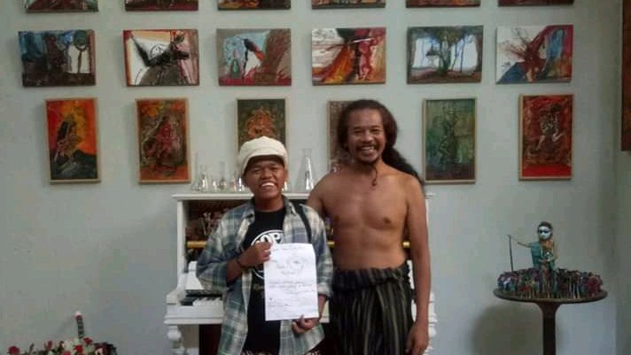 CholiesCyclist's tweet image. Kamu g percaya di zaman ini masih ada orang g punya gadget padahal hartanya triliyunan, dan yang lebih aneh lagi otaknya lebih canggih dari google 🤣
#nasiRUN