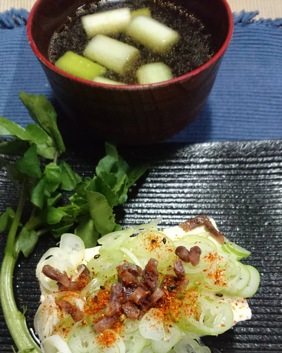 zpa28ma55ma1's tweet image. 🌃🍴Today,s homemade night snack【Chilled tofu with topping anchovy &amp;amp; green onion soup】今日の手作り夜食【アンチョビをトッピングした冷奴と長ネギの吸い物】#homemadesnack #nightsnack #夜食 #相原将人 #AiharaMasato #chilledtofu #Anchovy #冷奴 #アンチョビ #長ネギ #greenonionsoup #吸物