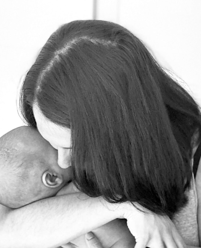 Maritriniiii's tweet photo. "Ser madre es ceder el cuerpo y el corazon al servicio de la vida. El cuerpo puede que vuelva a ser el mismo, pero el corazón nunca más volverá a latir en el mismo lugar"♥️🐭
#DiaDeLaMadre https://t.co/mmhTtQd8JS