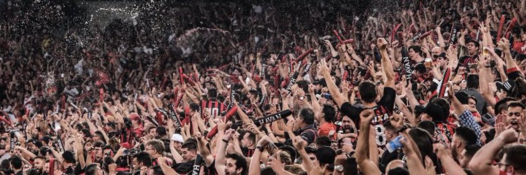 RaphaelReis1977's tweet photo. A comemoração de um gol , para muitos uma bobeira , para nós amantes do Futebol o momento de maior êxtase e alegria de uma partida ...  Só quem já comemorou aquele gol aos 47 do segundo tempo virando pra cima do adversário vai poder entender esse sentimento.  

#VoltaLogoFutebol https://t.co/9vBJy64DZA