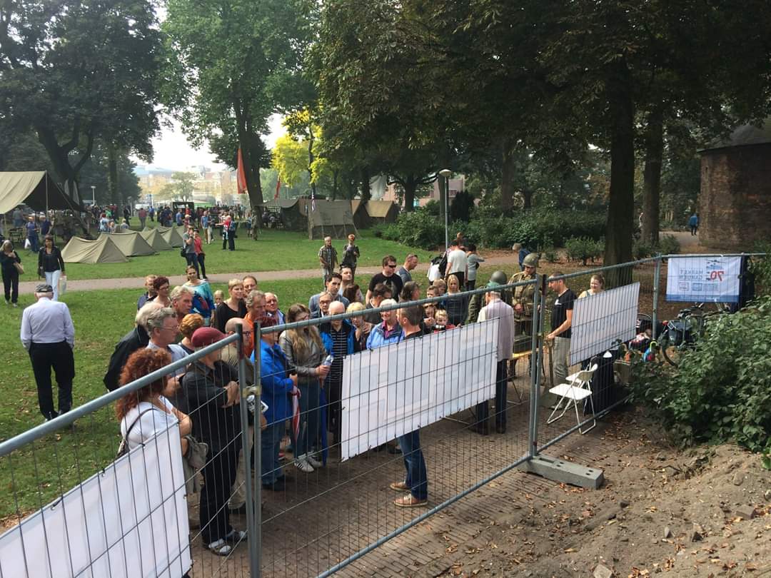 De bunker blijft voorlopig dicht. Zodra het weer kan, laten wij dat op de site en via de socials weten!

Op valkhofbunkerroute.nl staat een wandelroute door Nijmegen in de Tweede Wereldoorlog. Voor de onderlinge afstand zorgt u zelf 😉 #COVIDー19 #lockdown #anderhalvemeter