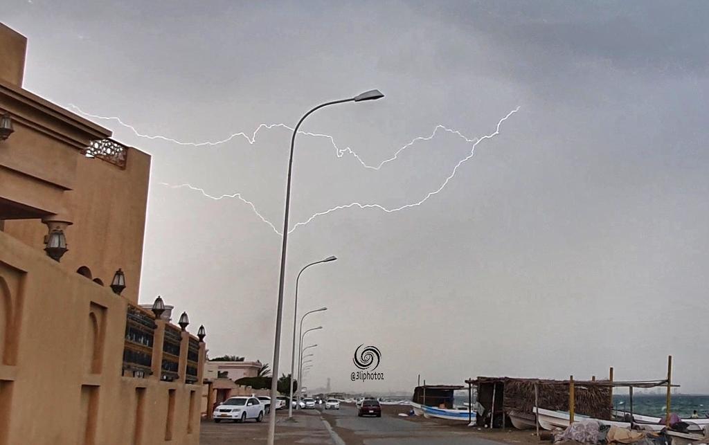 بعض الصور للبروق من #مجيس #صحار 
#اخدود_الكوثر 
#أخدود_البركات
