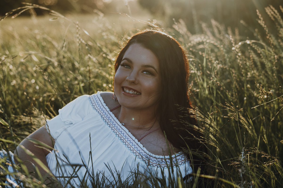 SamWatsonPhoto's tweet photo. Senior Sunday ✨

A huge CONGRATULATIONS to all of the 2020 Seniors! 
I hope all of your dreams come true💕 https://t.co/12ib0LBCv1