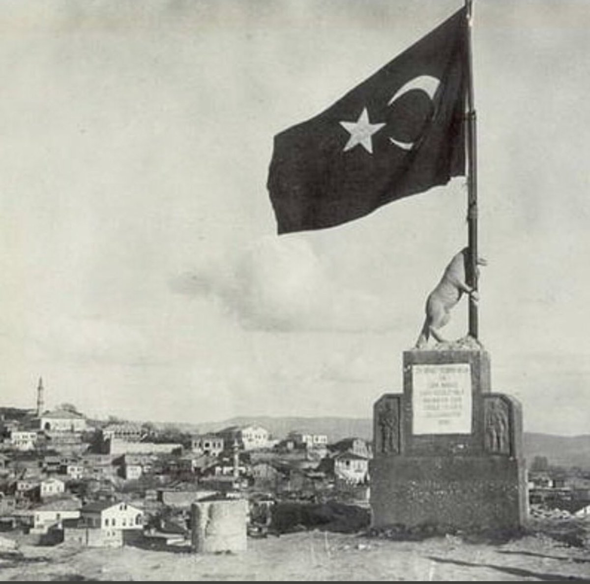 CanPpkcpp's tweet photo. “Saygı olsun bu çelik atlıların göktuğuna, Tuğu kaldırmış olan orduların Başbuğuna!” #3mayıs #3mayisturkculergunu https://t.co/mrmxfurMQt