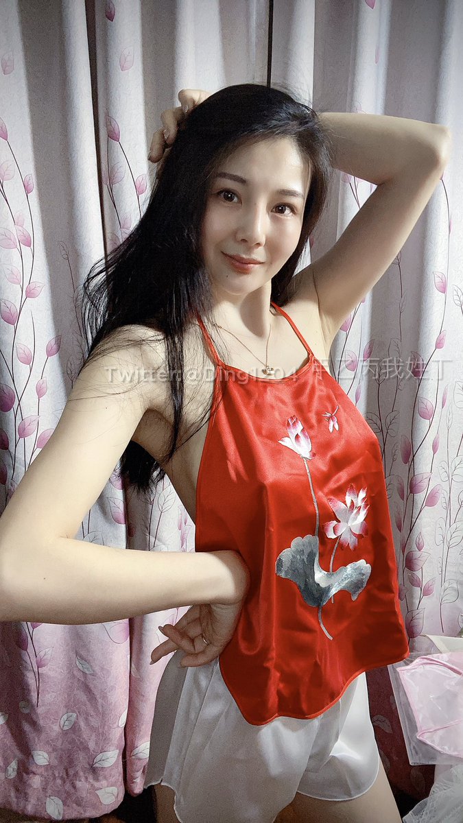 一整天蹭吃蹭喝忘了拍照，发两张前几天的随手拍，睡了 https://t.co/DX4XxSnQdR