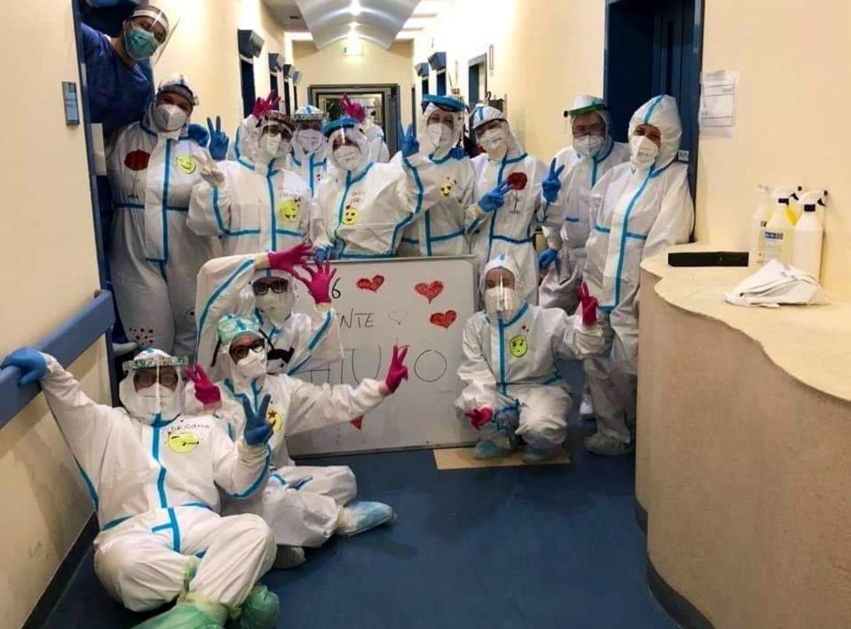 sbonaccini's tweet photo. Altra bellissima immagine che arriva dal padiglione 26 (Covid) appena chiuso all'ospedale di Parma. 
Siete il nostro orgoglio. https://t.co/JFbREHmKY8