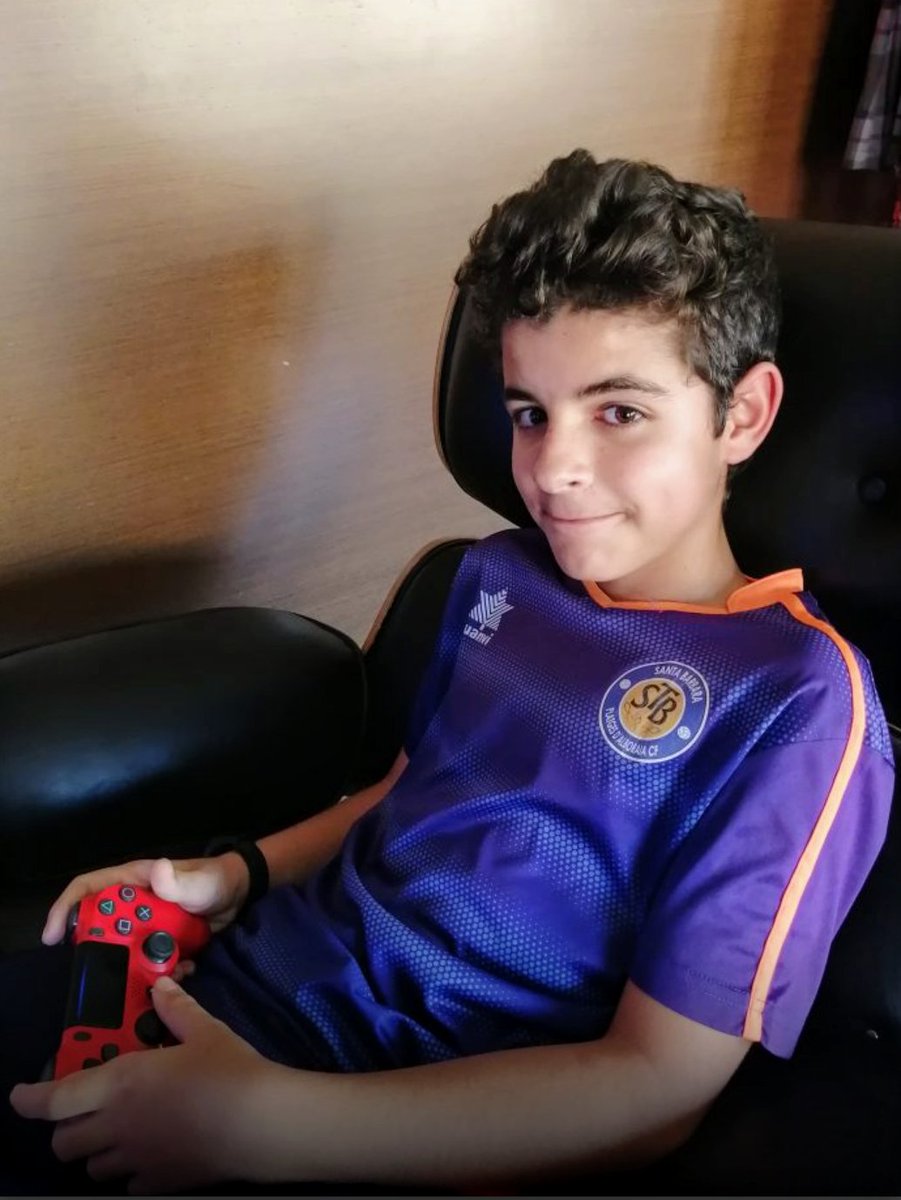 Qué crack Enzo!! 🏆🌟 En el campo y jugando al #FIFA 👏🏼👏🏼🔷🔶⚽💪🏼🌟 #STB #PlatgesdAlboraia #Alboraia
<a href="/ValenciaBasecom/">Valencia Base</a>
valenciabase.com/enzo-rovira-su…