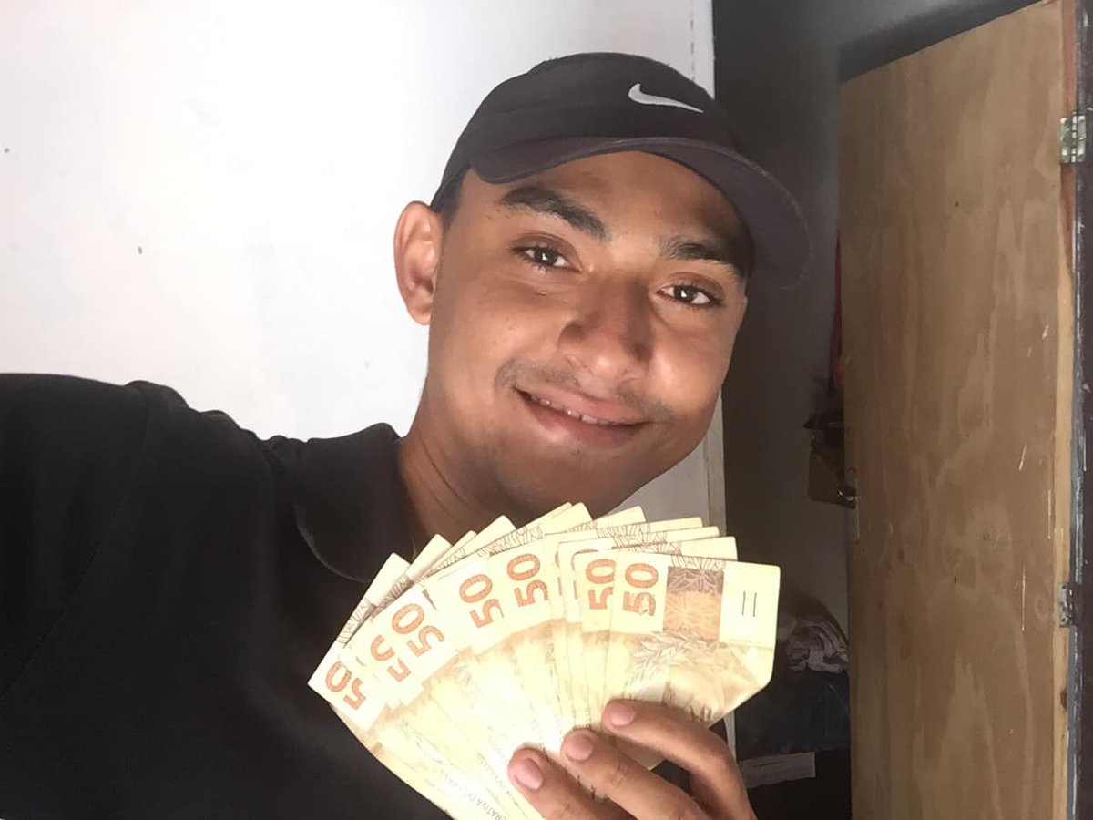 juaopauloreal's tweet photo. Não falo mais mal de bolsonaro concegui tirar meu auxílio. Bosonaro 2024🇧🇷 #globoLixo
#lulaLIXO #MoroTRAIDOR
Este tweet contêm ironia. https://t.co/kQyVr7ZlhZ
