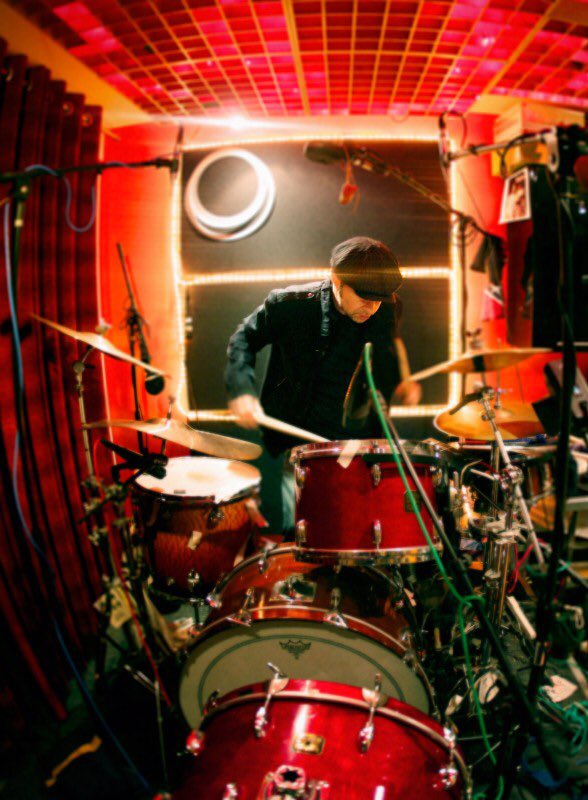 catdailmusic's tweet photo. Drum God & fellow #KansasCityNative Shawn Pelton at his glowing amazing fully energized #homestudio laying remote greatness on my #newsong 🔥🥁💫SP is also featured on my new forthcoming #StuBrooksRemixes &on all 7 songs on #FightForLove https://t.co/oZX8s0vGjH