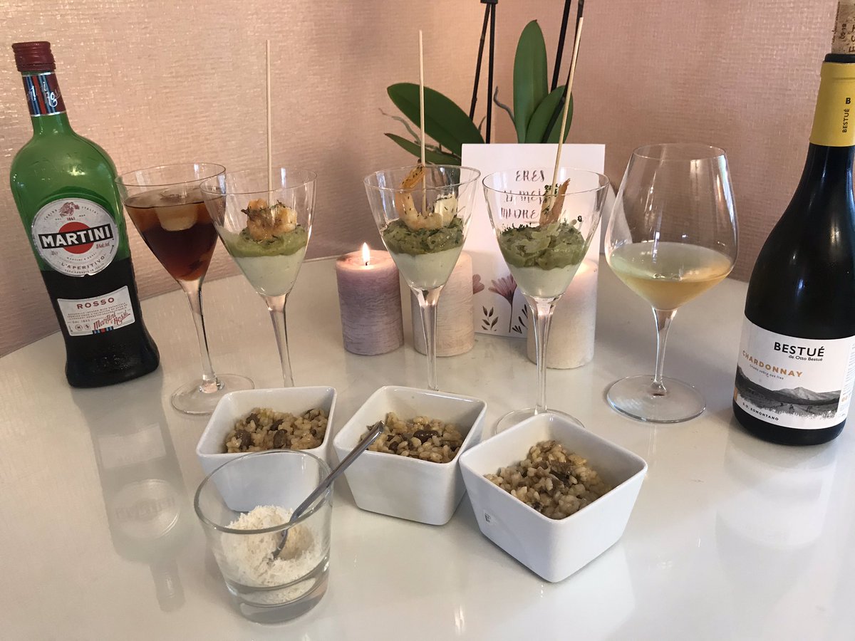 vinosconsolera's tweet photo. “Eres la mejor madre del mundo”!! Y hoy hemos intentado demostrárselo!! #Risotto de hongos by @karlos_arguinano y copa de Guacamole sobre patata y langostino con copa de  @ottobestue #Chardonnay y copa de @martini Rosso!! #madre #ama #mama https://t.co/h0orYyG8OY