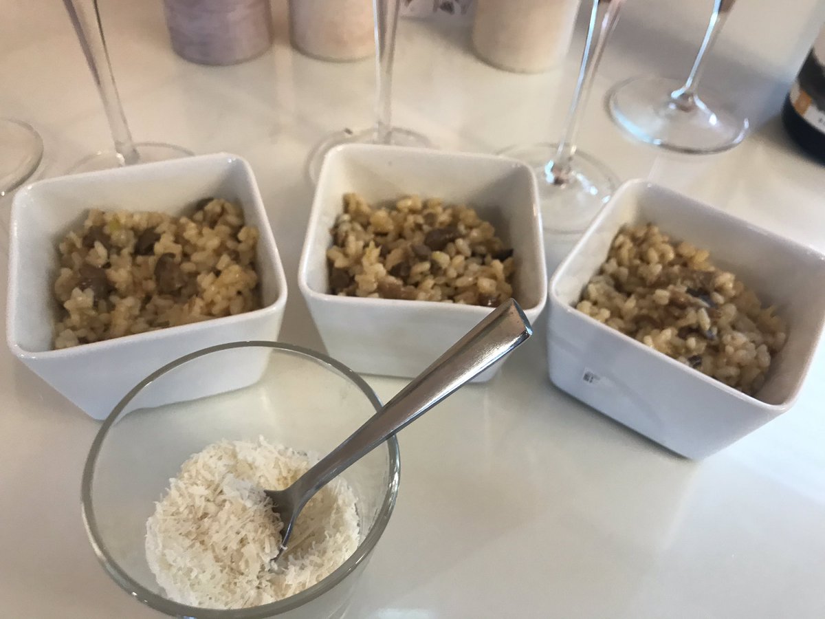 vinosconsolera's tweet photo. “Eres la mejor madre del mundo”!! Y hoy hemos intentado demostrárselo!! #Risotto de hongos by @karlos_arguinano y copa de Guacamole sobre patata y langostino con copa de  @ottobestue #Chardonnay y copa de @martini Rosso!! #madre #ama #mama https://t.co/h0orYyG8OY
