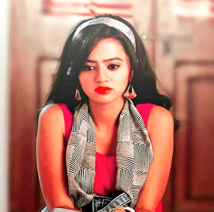 HellyTurkey's tweet photo. Princess🌹
@OfficialHelly7
#IshqMeinMarjawan2 #india #Aashi #Niti #turkey #Mor #Flower #HellyShah #Helly #HellyTurkey #Devanshi #Saroon #Kainat #Saltanat #princess #Queen #Modern #Natural  #SufiyanaPyaarMera #SPM #HS #S #Baby #KhushiyonKiiGullakAashi #BıçakSırtı #Swaragini #Swara https://t.co/cHaw00bugX