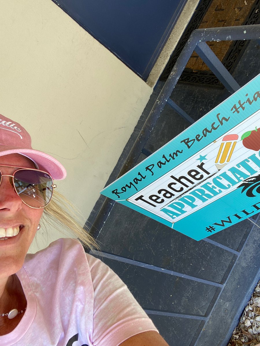 AVIDRPBHS's tweet photo. Thank you @RPBHSOfficial and @ksphouck83 for remembering the Wildcat teachers! It was such a great surprise.❤️thank you Leroy too for helping find me! #wildcatpride https://t.co/sSLeM1AkKW