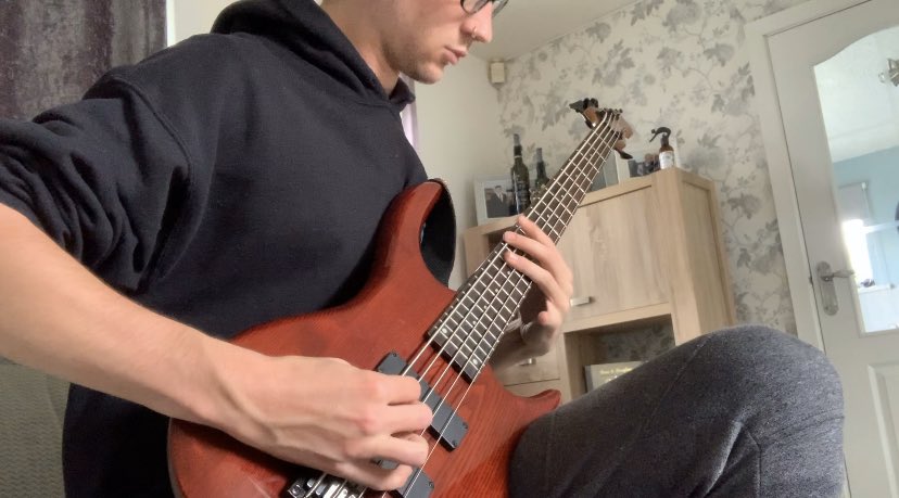 joe__ratcliffe's tweet photo. Bass shots 🎸
@wearedownfall @acid_ctrl
#bassist #bass #fivestring #bassistoftwitter #bassesoftwitter #basscover #metal #metalcore #downfall #video #sharkscircle #downfallbassist #imissgigs #gig #musician #music #bassistlife #epiphone #embassy #riffs https://t.co/5Gk9bE1hZb