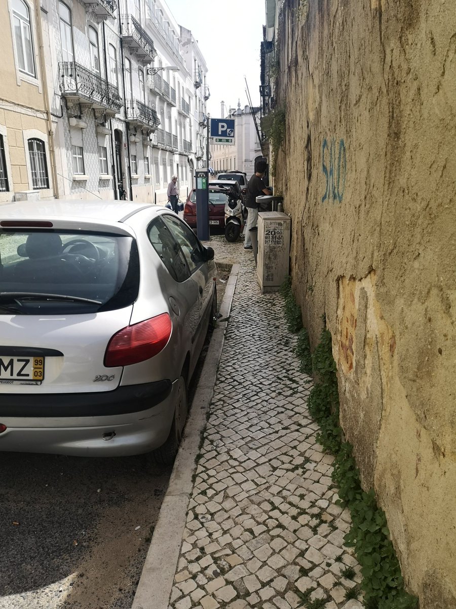 jjleiria's tweet photo. Passeios a fingir em Lisboa
#MaisEspaçoParaAsPessoas
#MoreSpaceForPeople
#LessSpaceForCars https://t.co/Jym1NAIotP