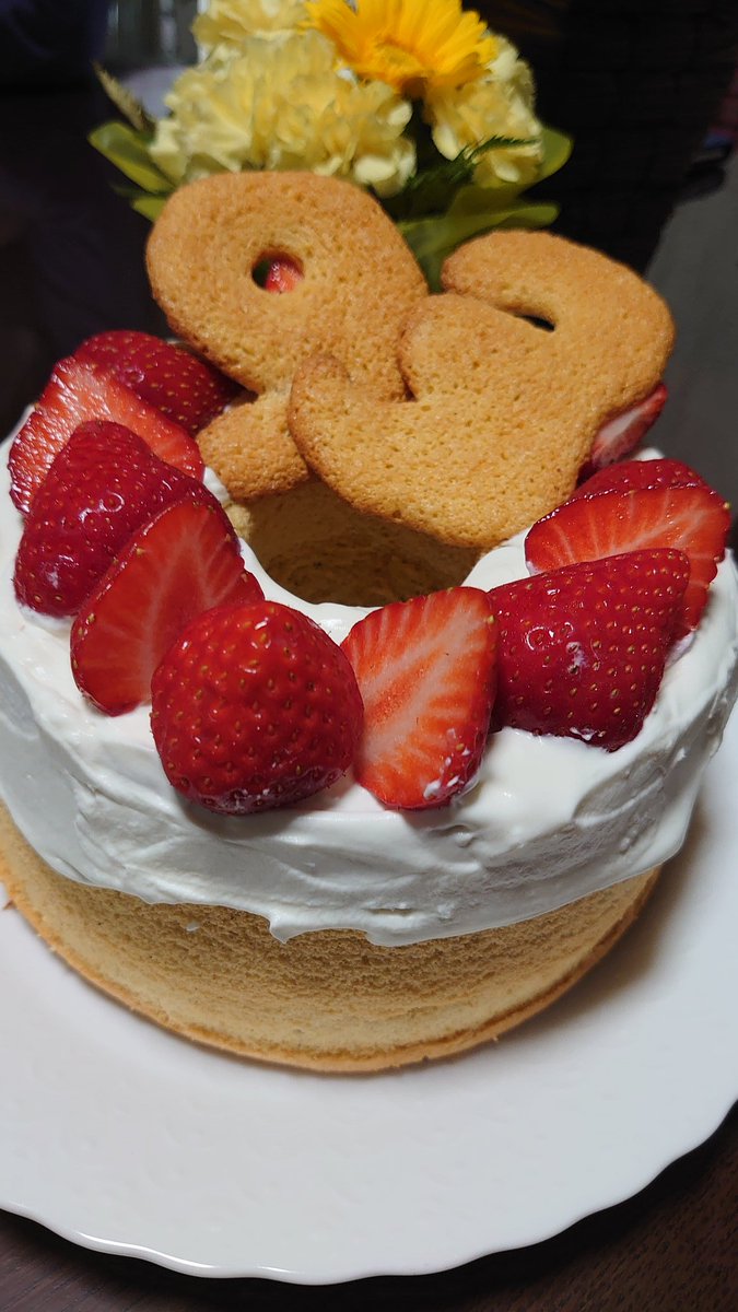Chihiro Kita On Twitter 数字は先日食べたツマガリさんのケーキ にかわいいビスキュイのお花やハートがくっついてたのを思い出して レシピ検索するところからやってみた お店のみたいにぷっくりかわいく とはいかなかったけど 数字には見えてるからok