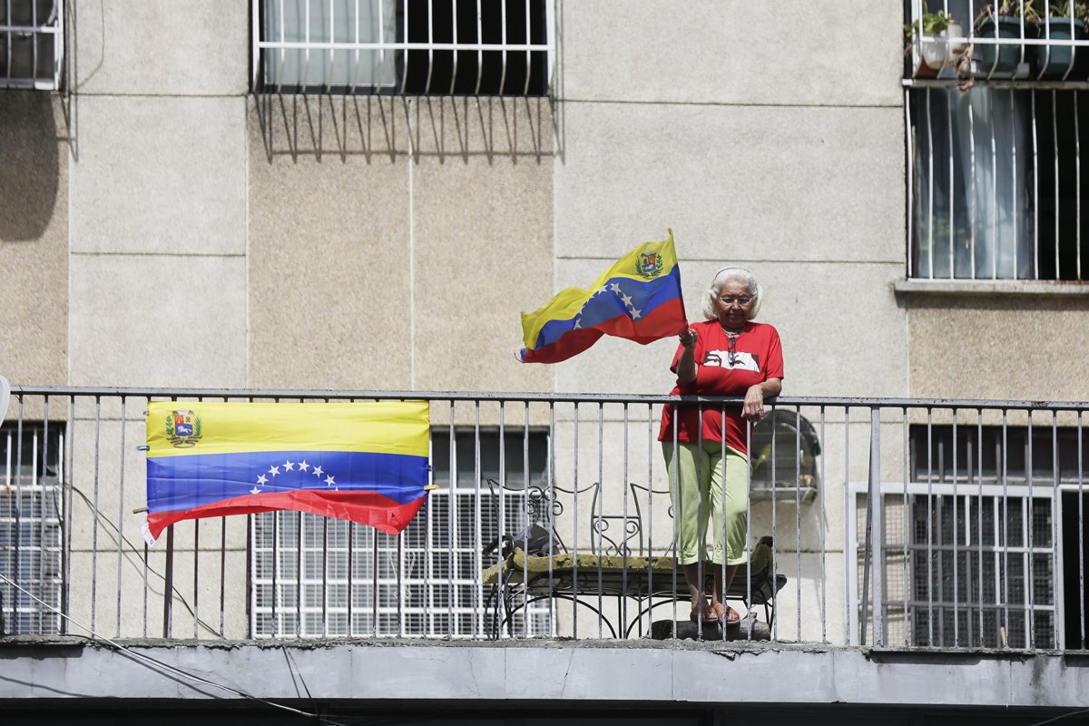 ErikaPSUV's tweet photo. ¡No podrán con la Furia Bolivariana! Nos mantenemos en alerta porque vamos a demostrarles en unión cívico-militar que con Venezuela no se mete nadie. Con unidad, disciplina y organización ¡Nosotros y nosotras, seguiremos venciendo! https://t.co/Iz80KTr74v