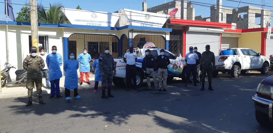Desde tempranas horas de la mañana 4 de nuestros equipos médicos se encuentran trabajando en los diferentes sectores de la provincia La Vega en seguimiento a los trabajos de erradicación del #COVIDー19. Al menos 43 visitas de seguimiento están agendadas.