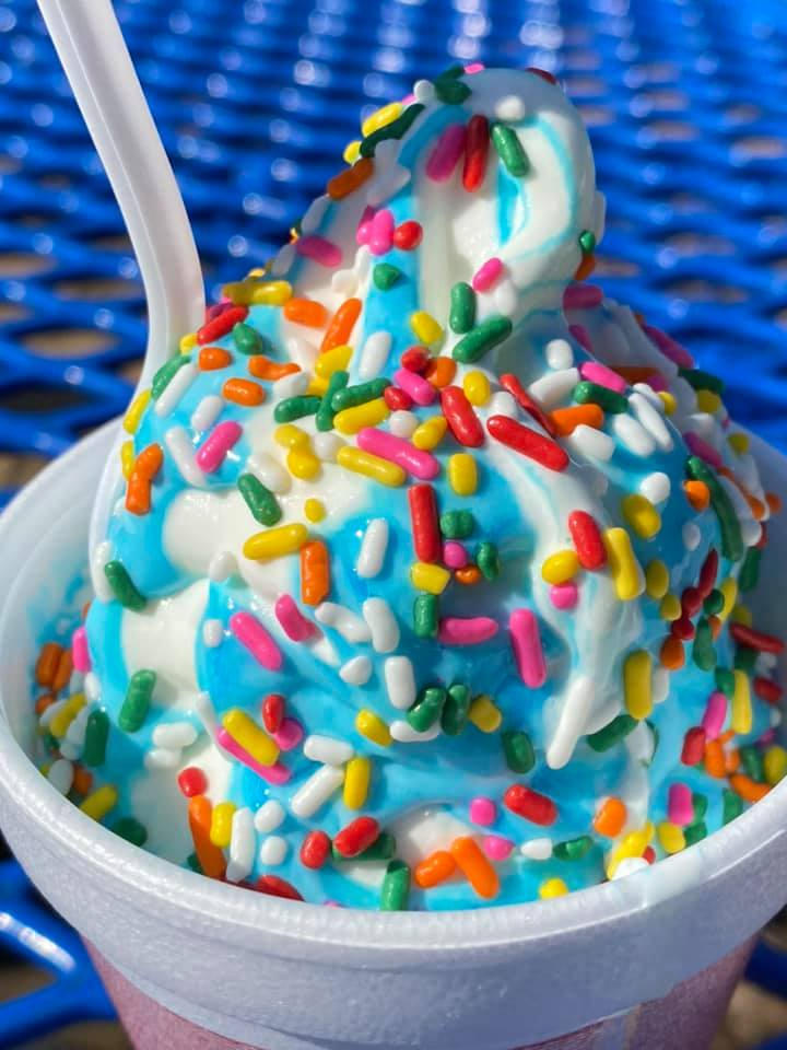 DebbiesDriveIn's tweet image. Today's forecast...   Amazing, with a side of sprinkles! 🤩😋

📲: 434-447-8136
#debbiesdrivein #debbiesdriveinsouthhillva
#southhillva #lovesouthhill #moremeck #sounexpected #sunshineandsprinkles #icecreamwithsprinkles #debbiesicecream #debbiesbluegoo #bluegooicecream