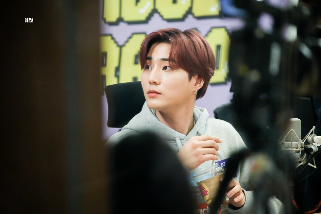 ↳ °˖✧ day 124 ✧˖°i spent majority of the day playing ssjyp and watching mubeat ads... i also finally cleared my luggage from my korea trip 3 months ago lol ANYWAYS!!! YOUNGK TEASERS!!! god he looks so good and his stare is so . intense??? he is just . so pretty AHH D-8!!! ♡